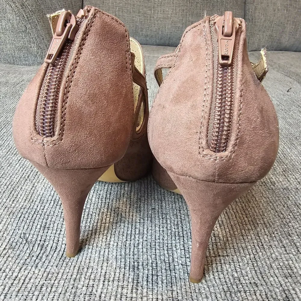 Lauren Conrad Pierced Faux Suede Leather Sandal Open Toed Heels Women's Size 8.5